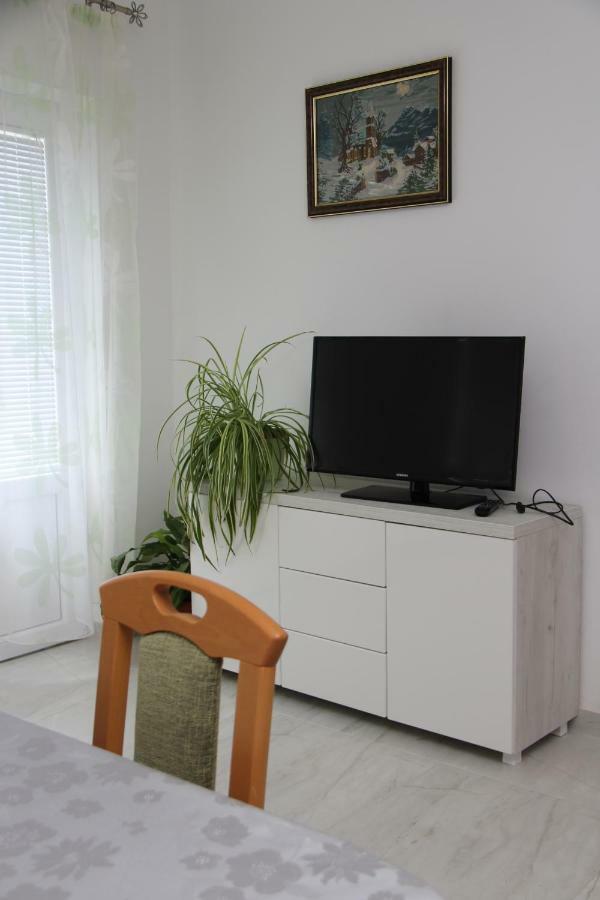 Apartmani Ivankovic Vrisnik Kültér fotó